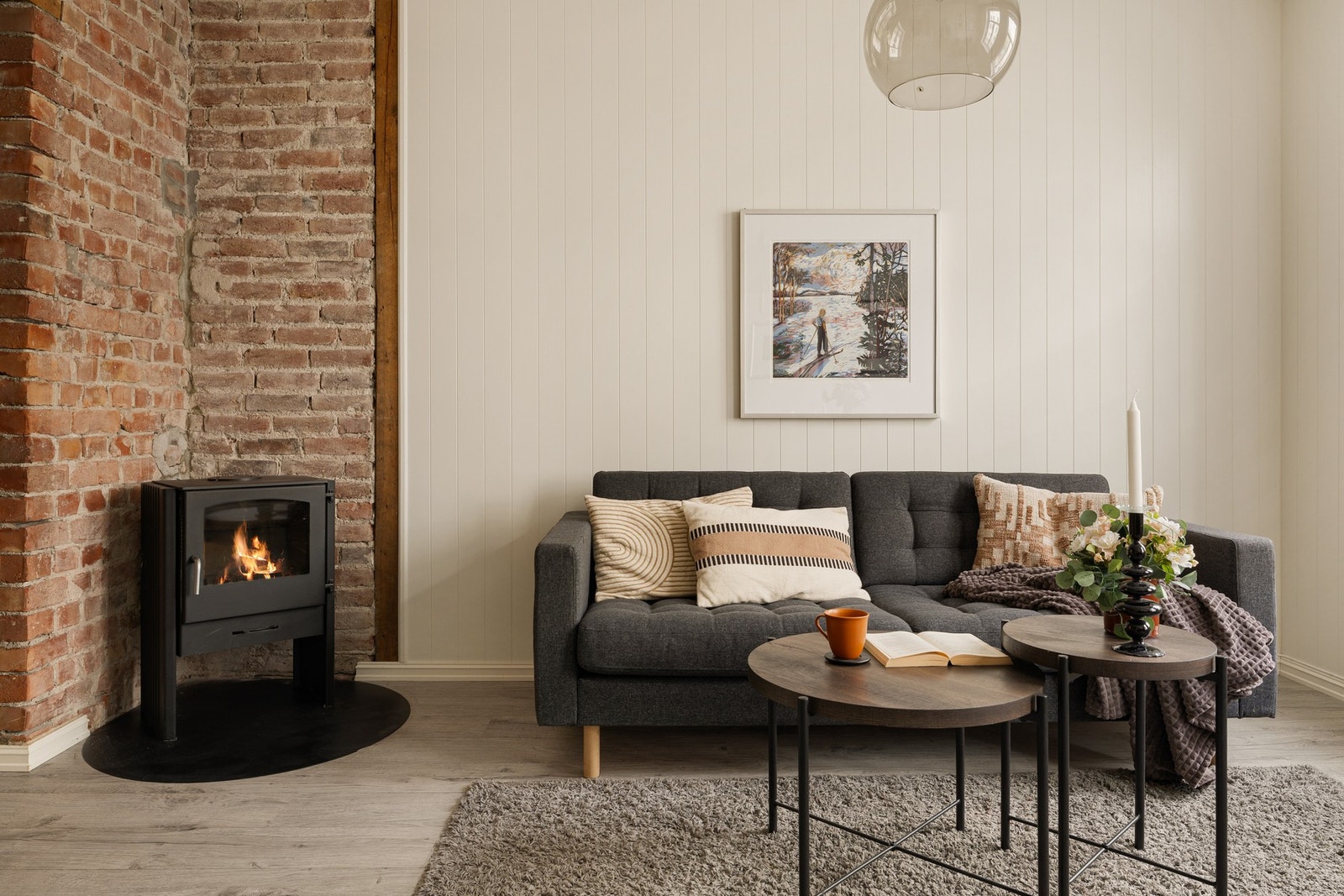 Leiligheten holder en gjennomgående høy standard etter oppussing i 2019. Galleribilde