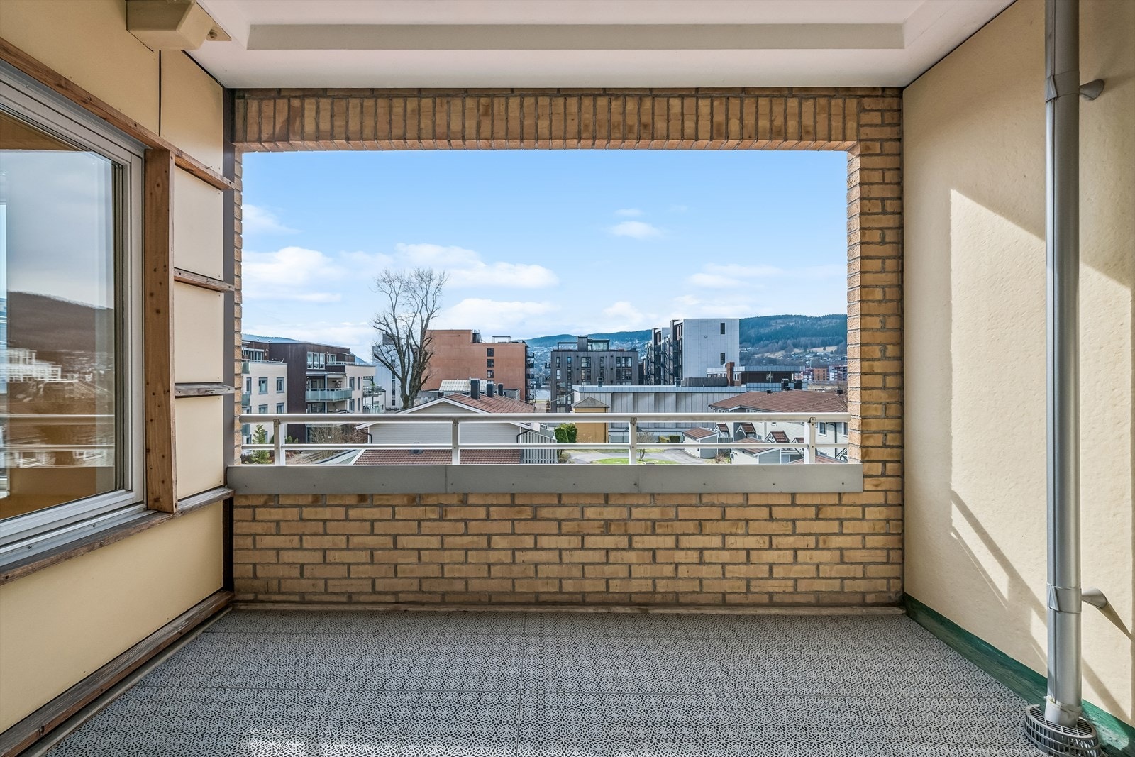 Solrik og sydvendt balkong Galleribilde