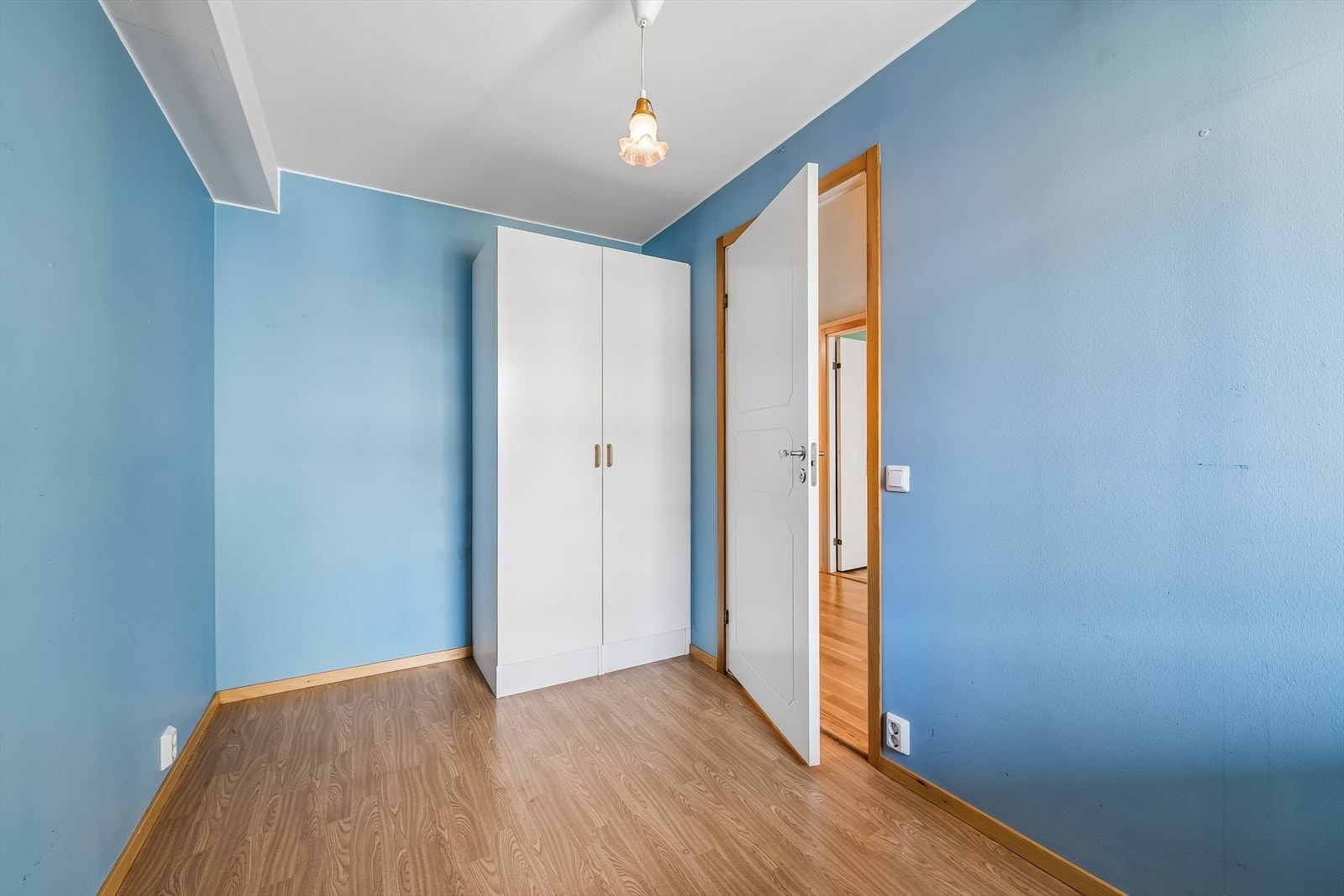 Soverom med skapplass Galleribilde