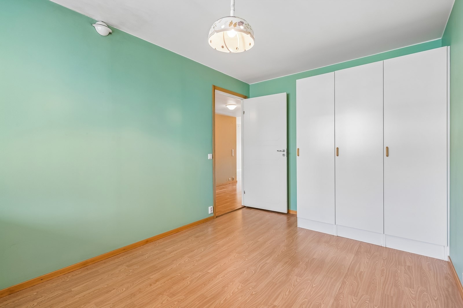 Soverom med skapplass Galleribilde