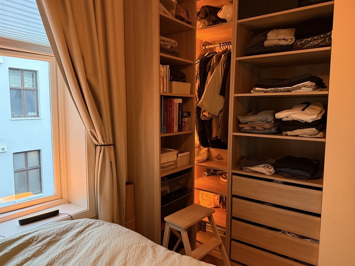 Soverom 2 garderobe Galleribilde