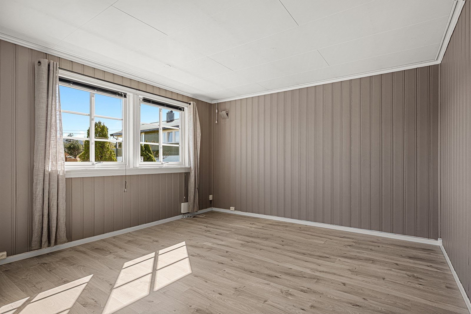 Herfra er det adkomst til sør-vest vendt terrasse med gode solforhold. Galleribilde