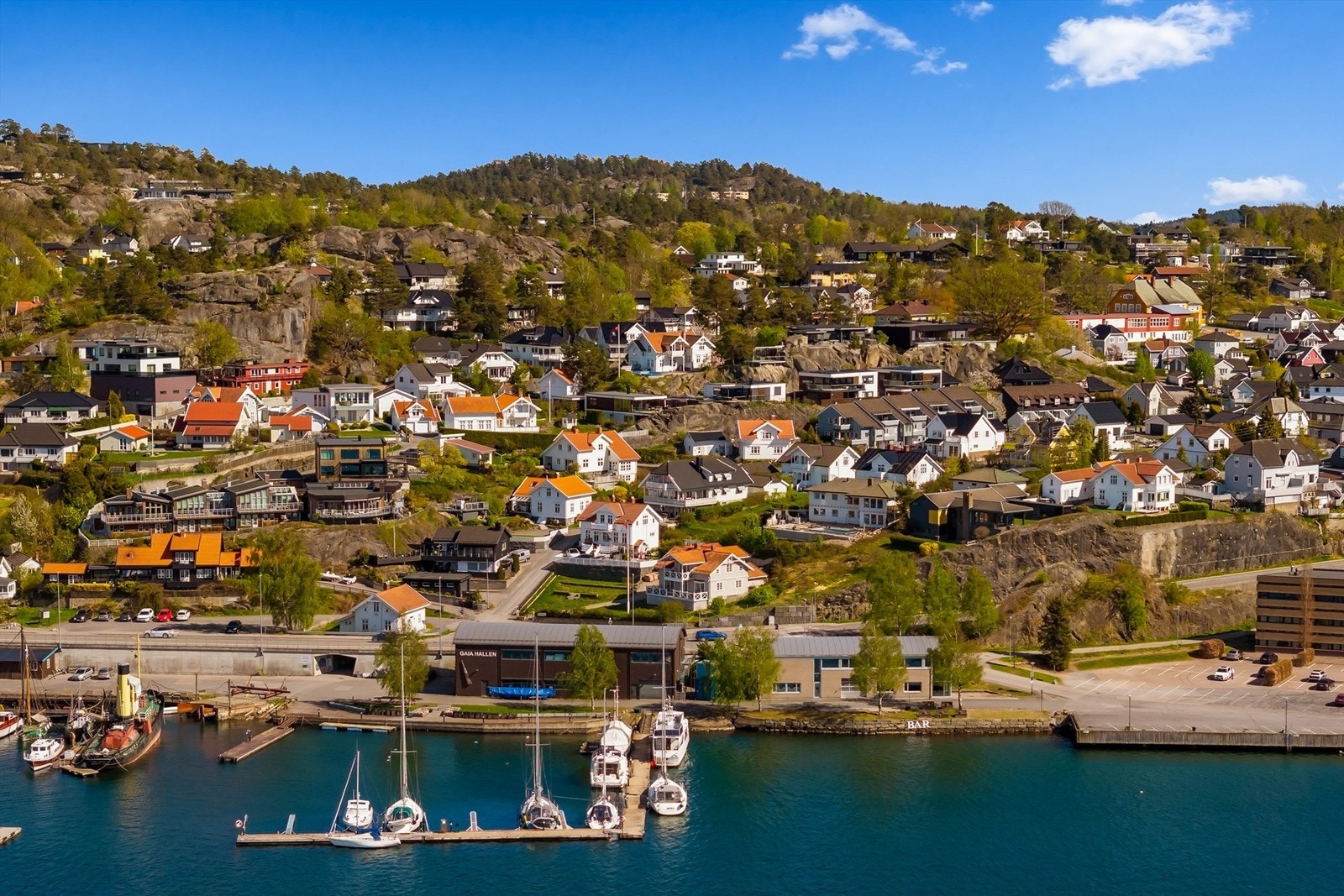 Et levende og attraktivt havneområde ligger en kort sykkeltur unna. Galleribilde