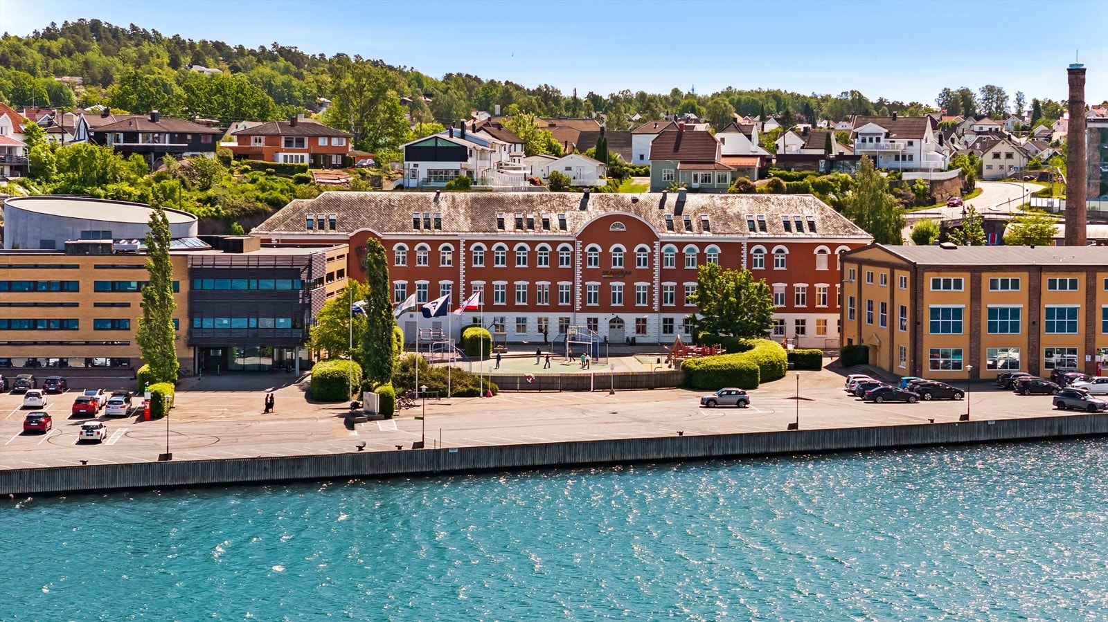 Skagerak International School ligger kun fem minutters spasertur unna. Galleribilde