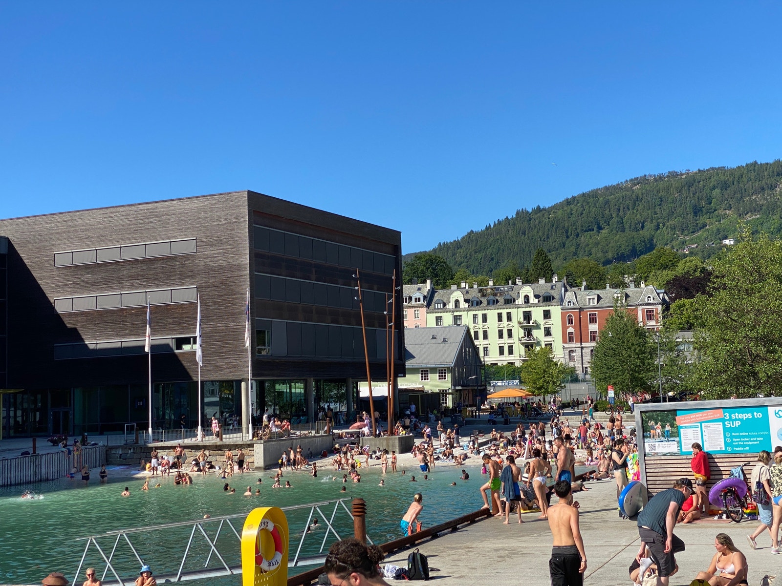 BI og bystranden noen minutter unna. Rett over Småpudden. Galleribilde
