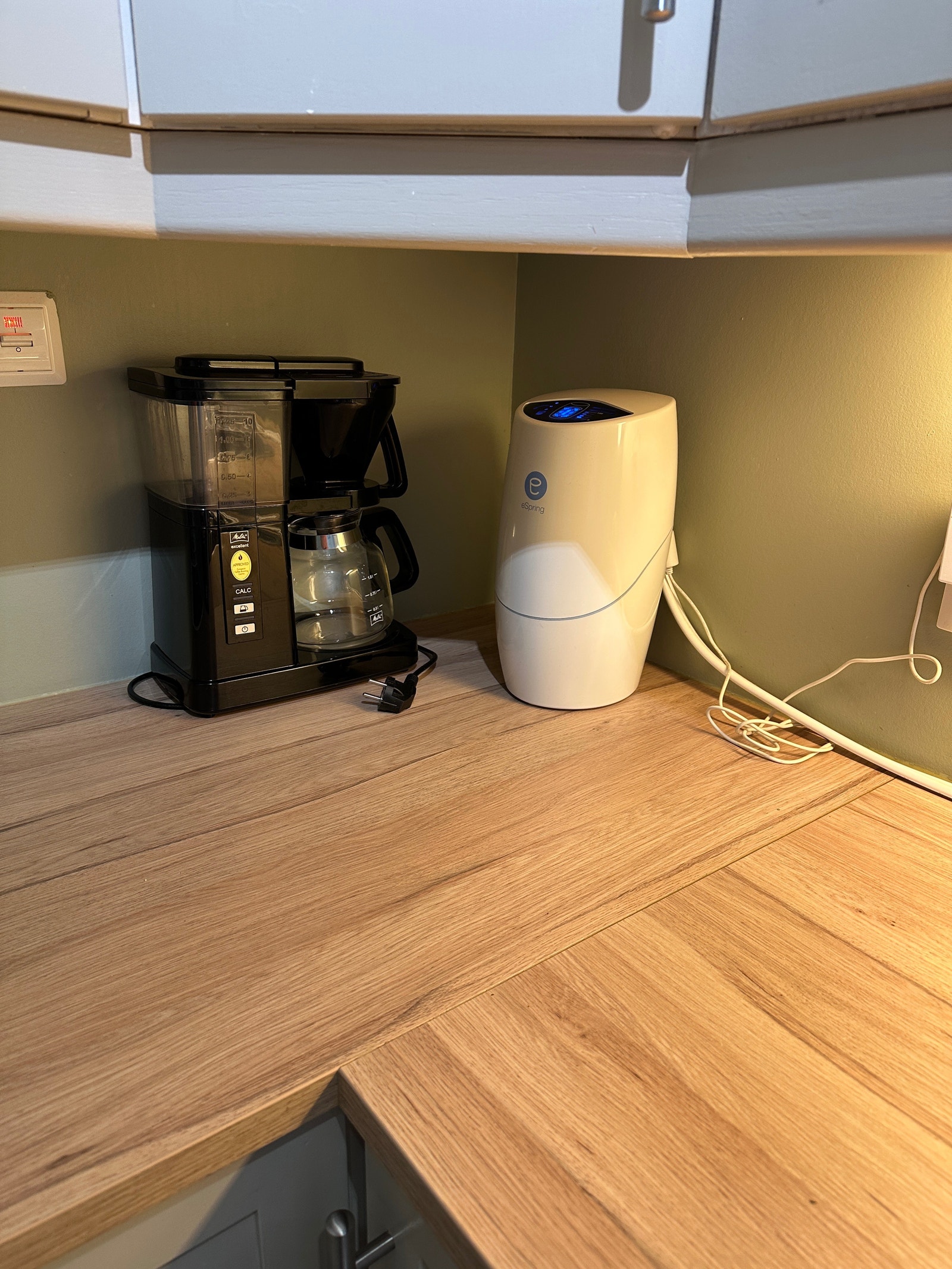 Kaffetrakter og fullverdig vannrenser. Galleribilde