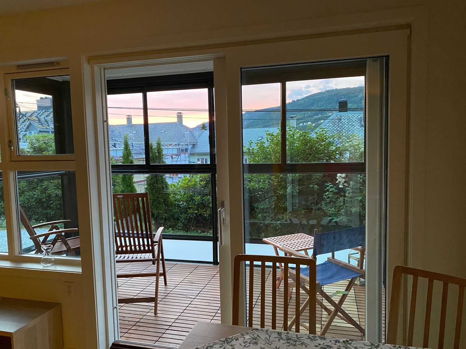 Stuen forlenges med innglasset terrasse. Galleribilde