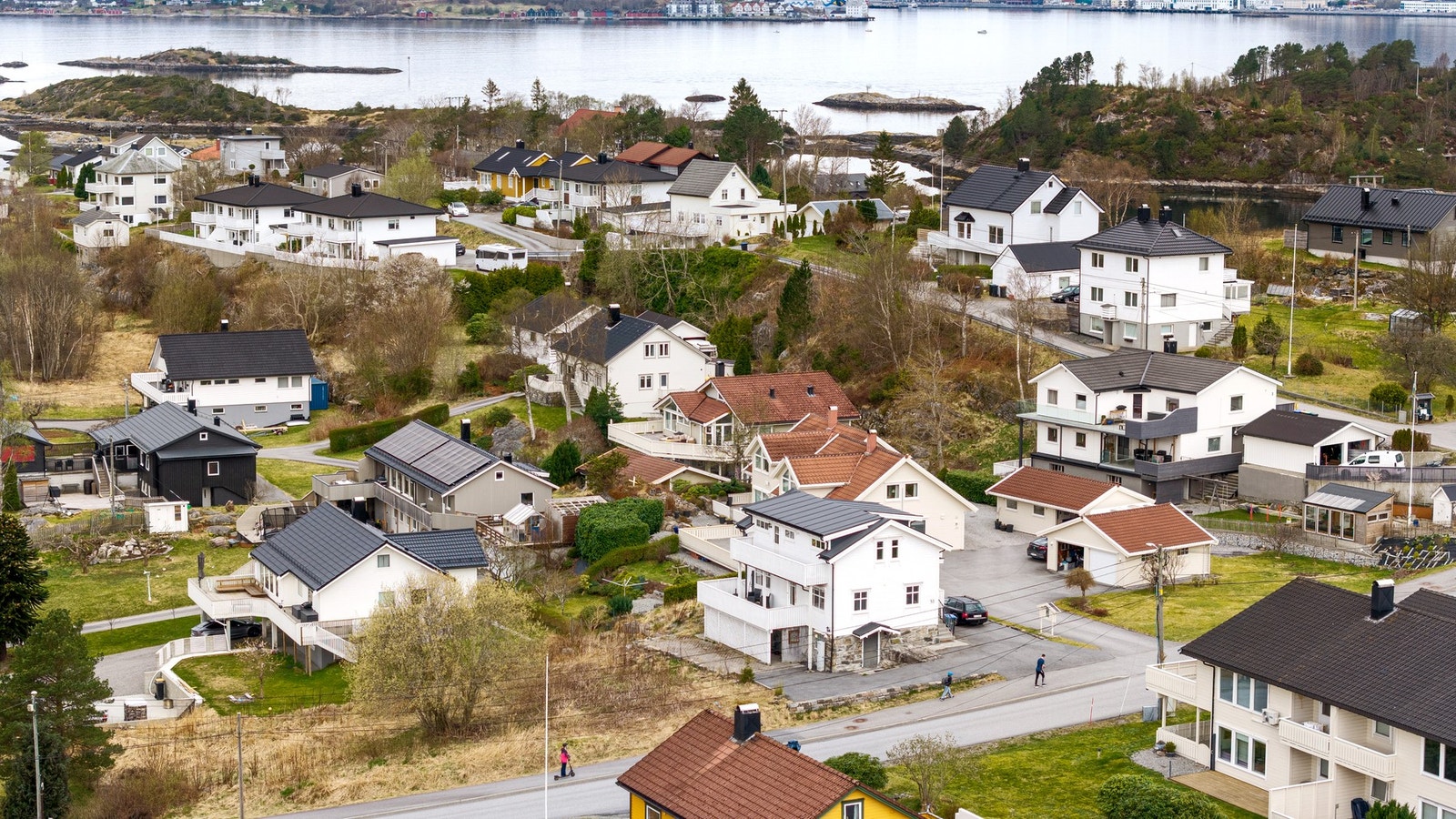 Boligen ligger i et etablert og rolig boligområde. Galleribilde