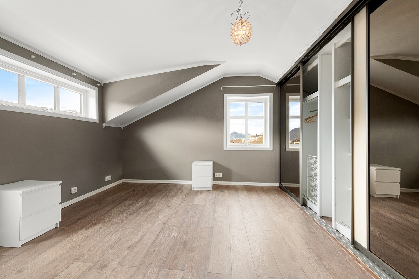 Skyvedørsgarderobe. Galleribilde