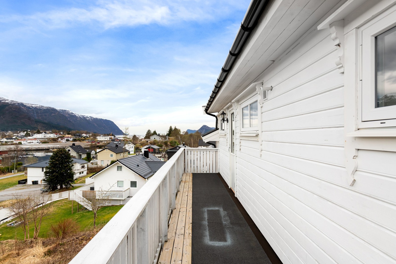Veranda med utgang fra loft. Galleribilde