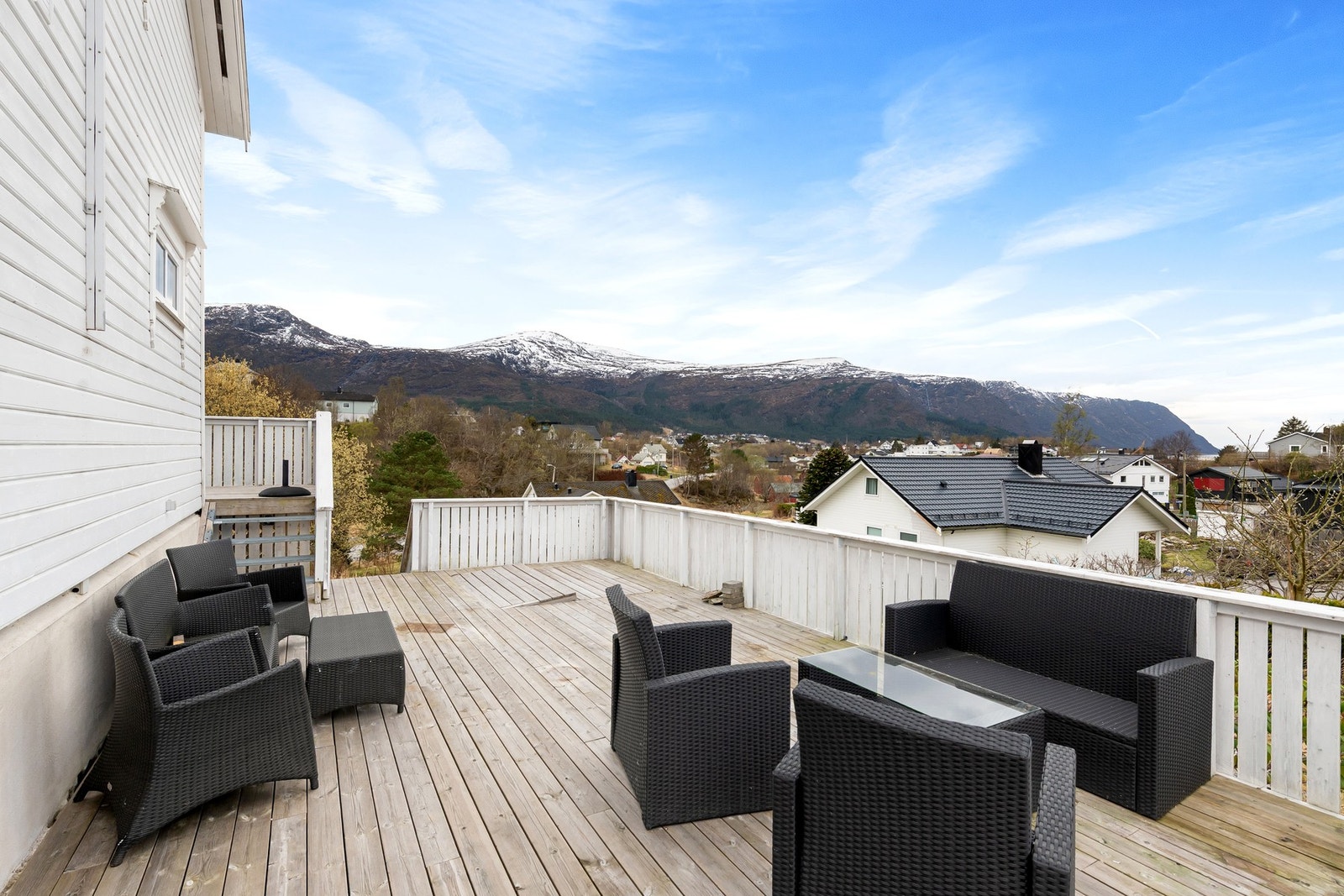 Terrasse mot vest med gode solforhold. Galleribilde