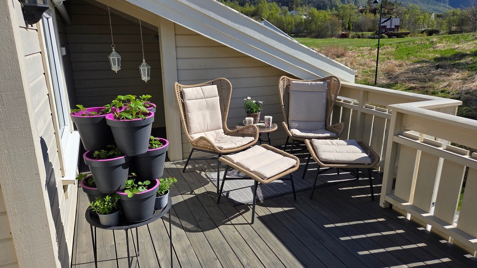 Fra stuen er det utgang til en stor, sørvendt terrasse på hele 30 kvm. Galleribilde