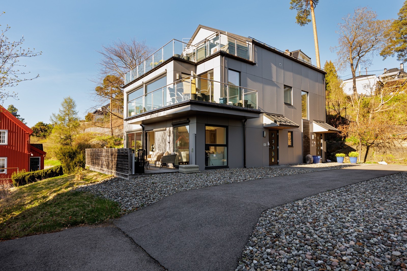 Egen inngang - "Nr. 10" Galleribilde