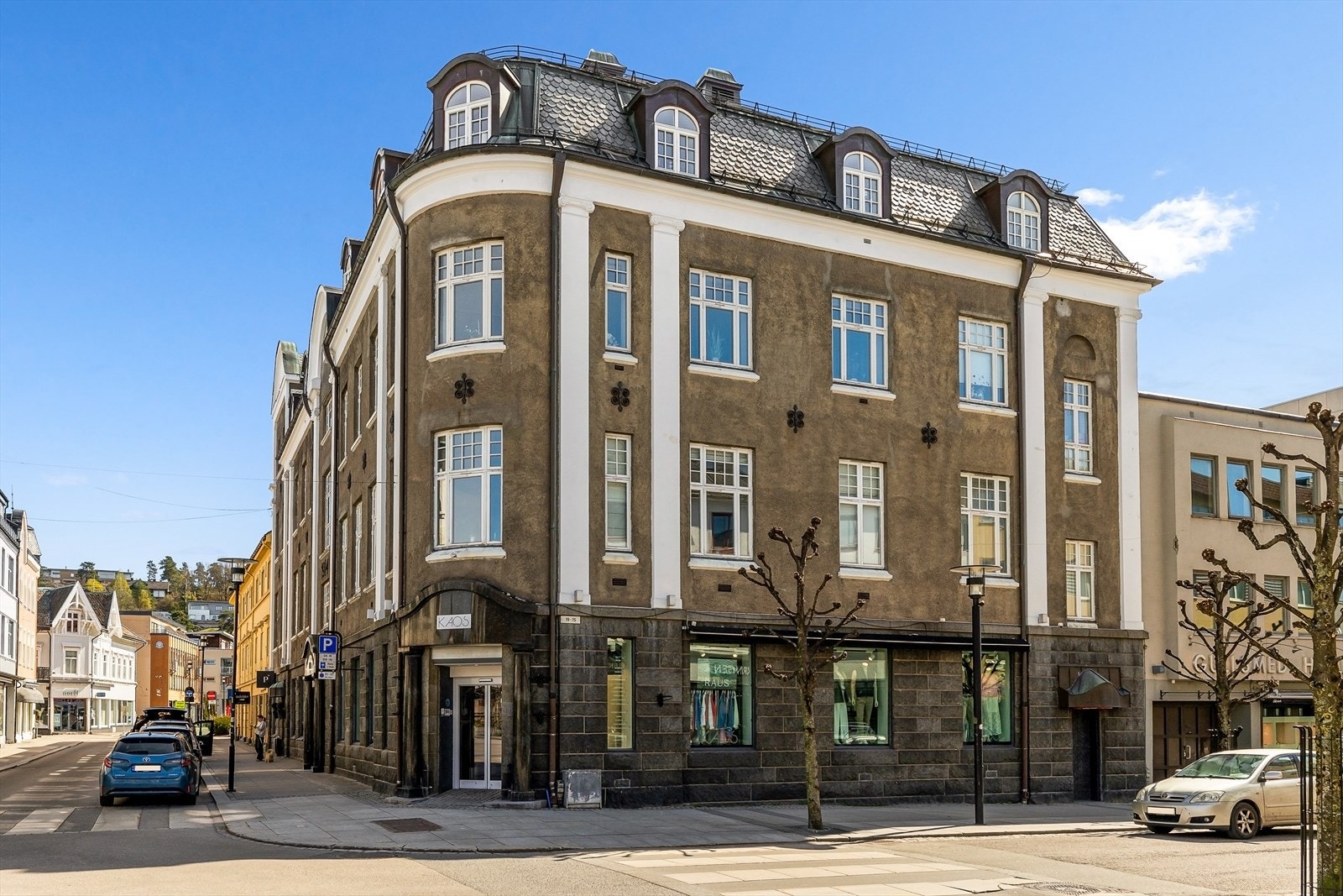 Eiendommen har en sentral og attraktiv beliggenhet i hjertet av Sandefjord. Galleribilde