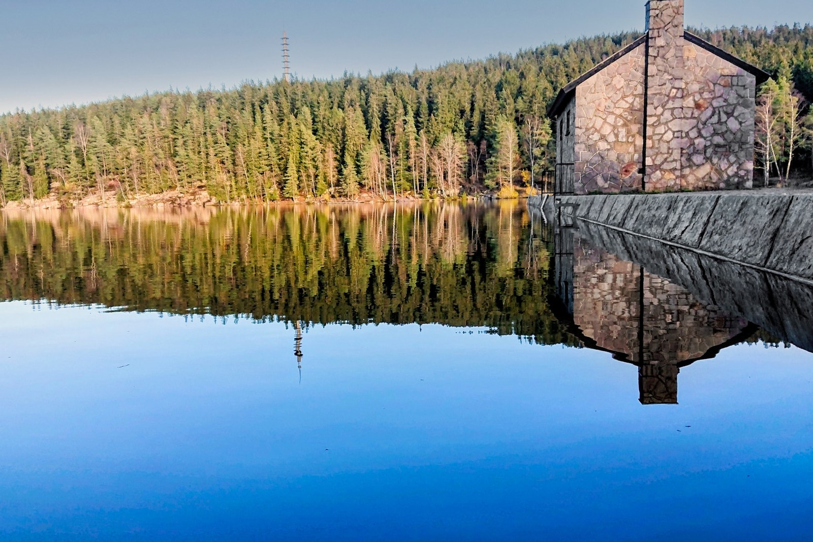 En god tur opp til Steinbruvannet hvor du kan ta morgenbadet. En flott plass på sommerstid Galleribilde