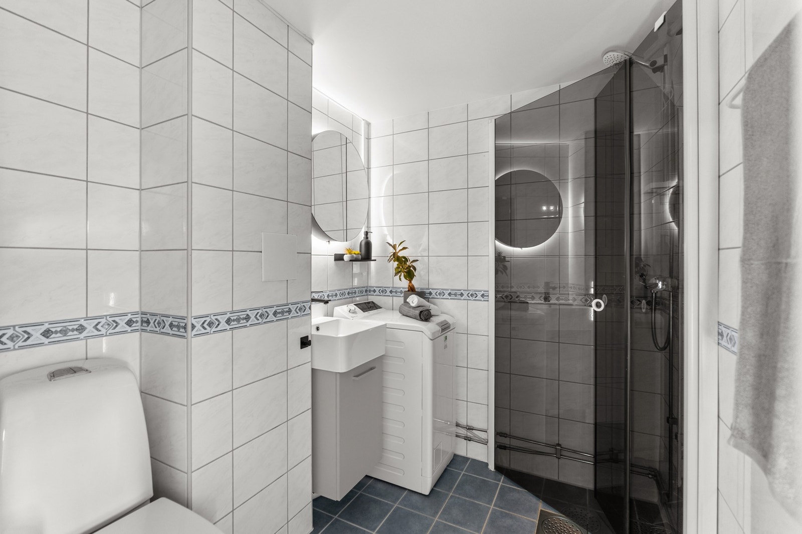 Badet er totalrenovert i regi av borettslaget med ferdigattest fra 2011 Galleribilde