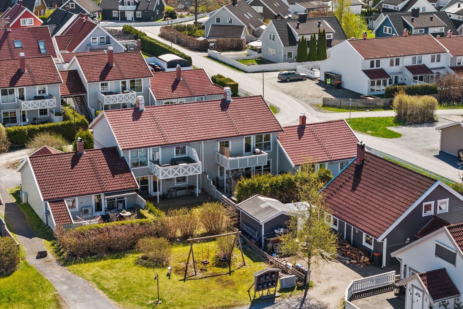 Fra boligen er det kort vei til Bugården - et av byens attraktive friområder. Galleribilde