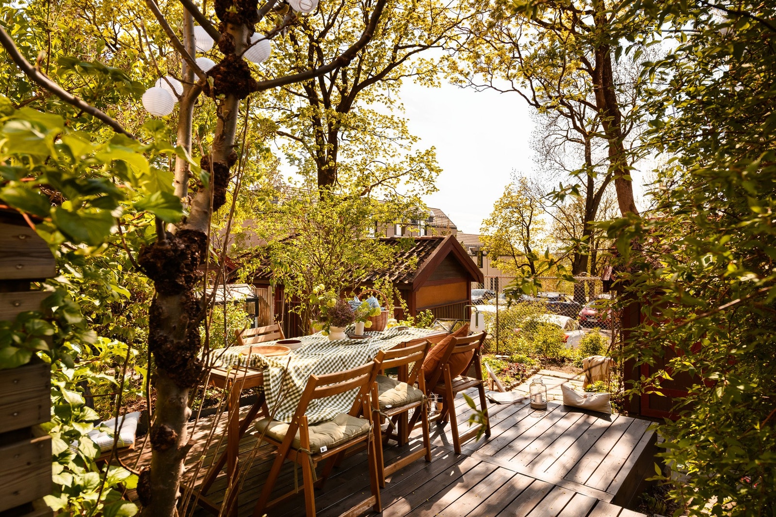 Leiligheten disponerer en frodig vestvendt hageparsell, en privat og usjenert oase. Galleribilde
