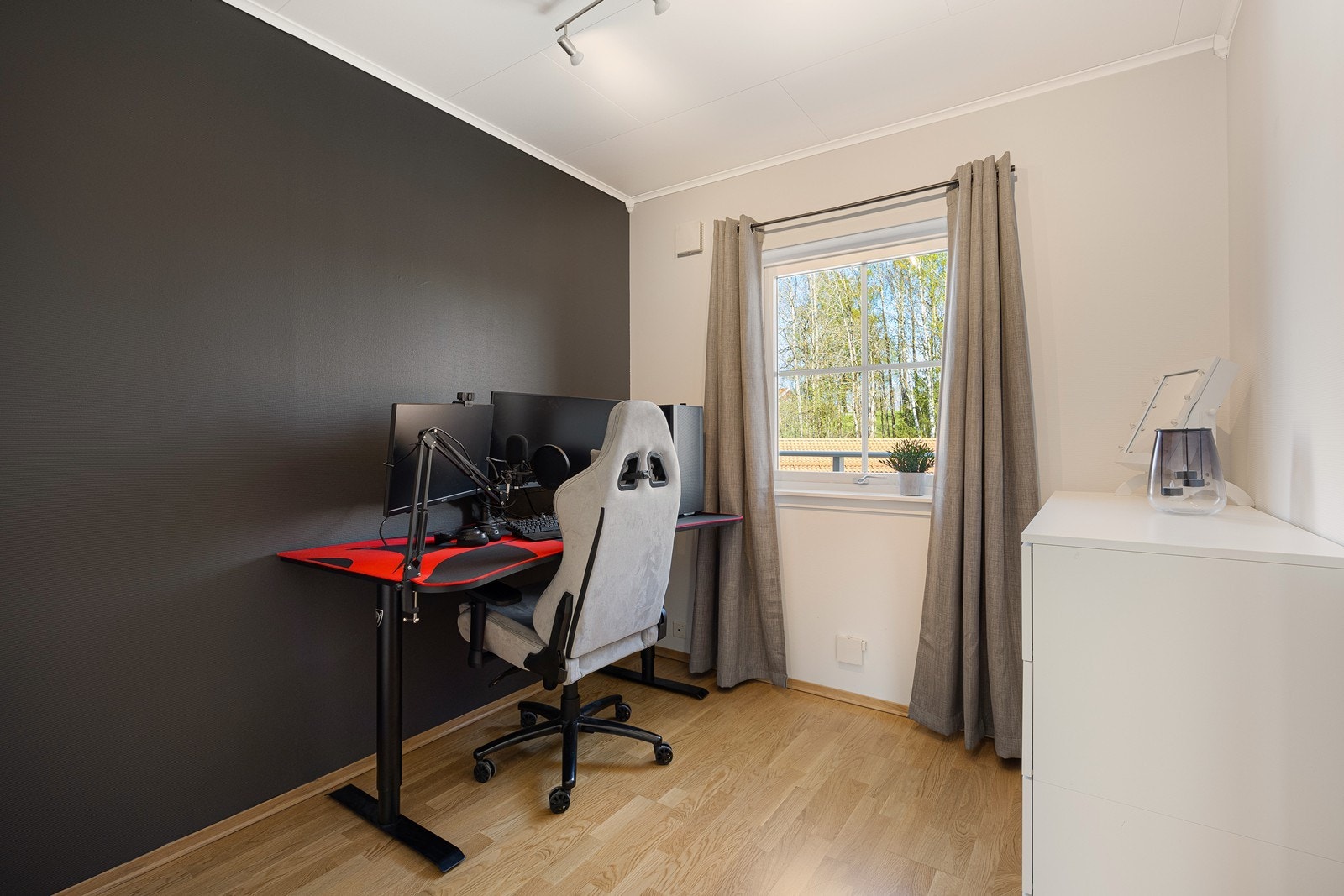 Bildet viser det andre soverommet i leiligheten. Galleribilde