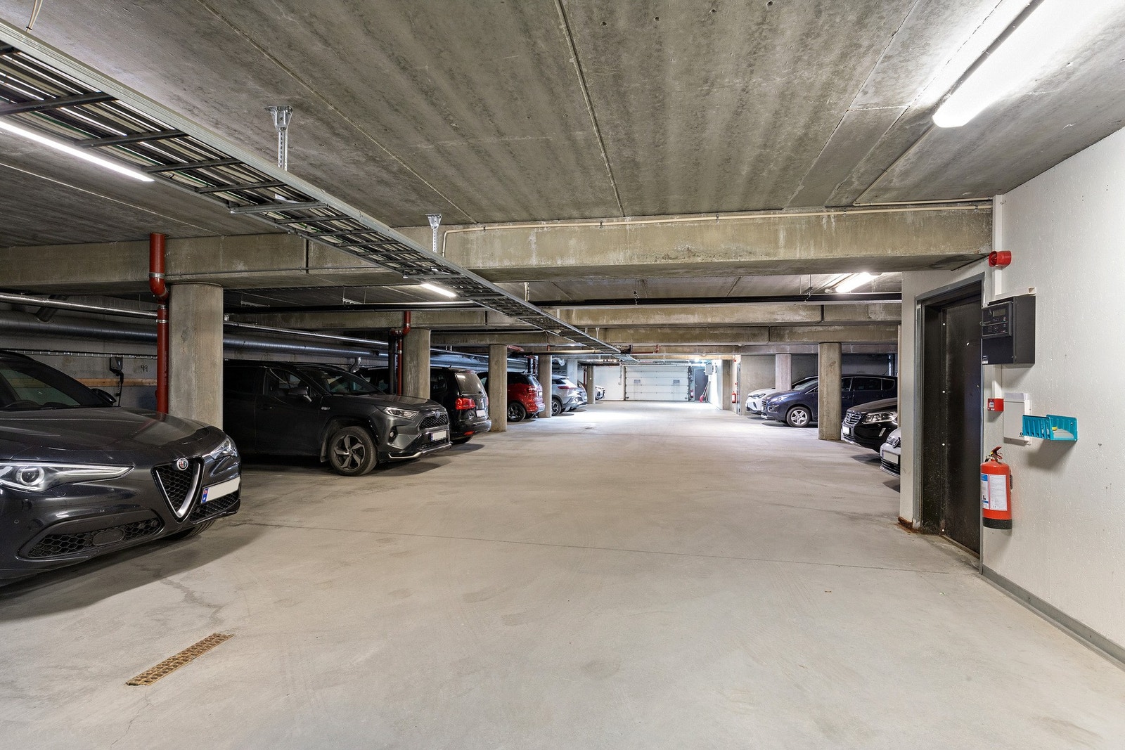 Det medfølger en egen parkeringsplass i kjeller Galleribilde