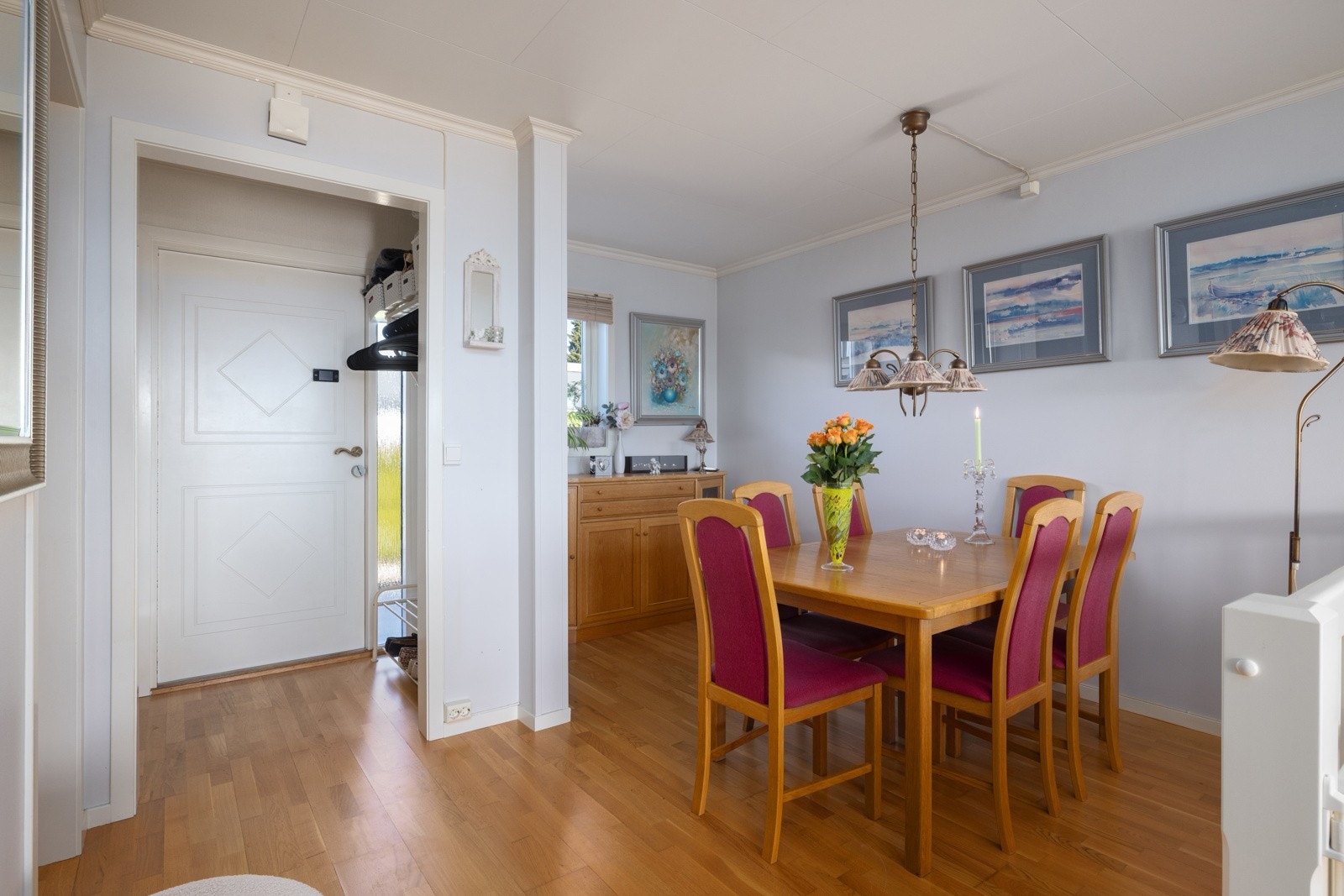 Rommet benyttes i dag som spisestue, men var opprinnelig soverom og kan tilbakeføres. Galleribilde