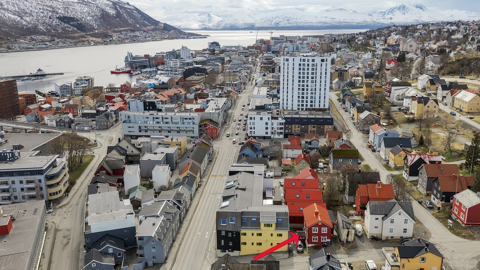 Meget sentral beliggenhet i nordre del av Tromsø sentrum. Galleribilde