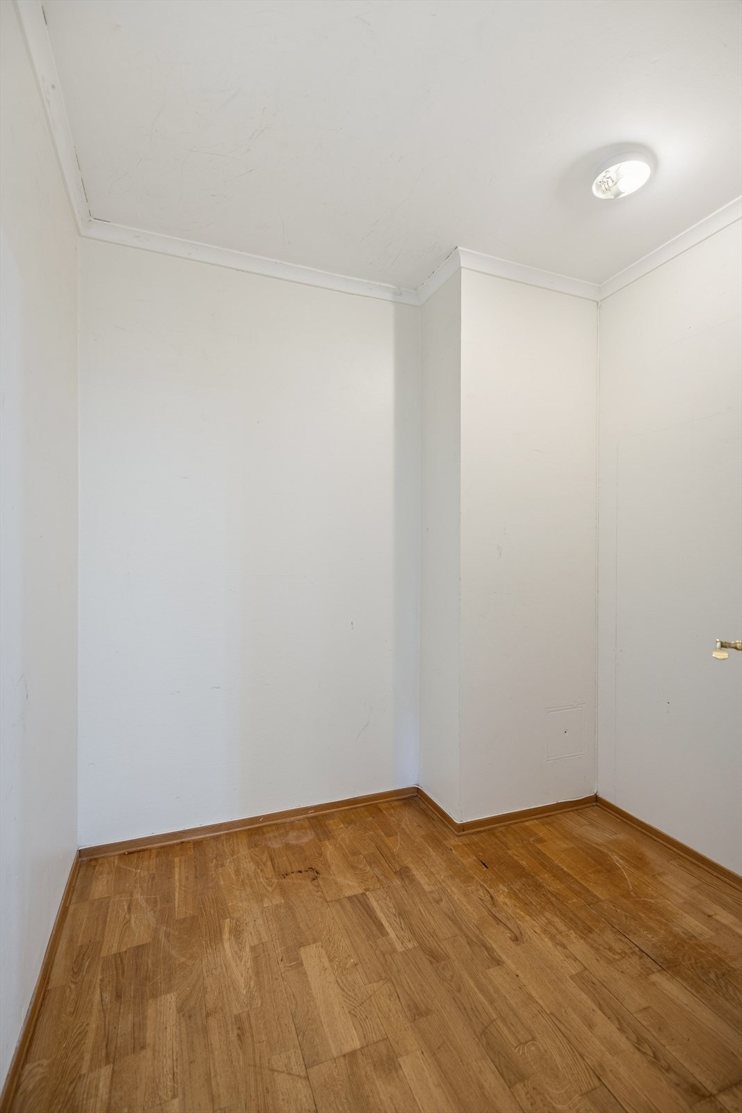 Praktisk innvendig bod i leiligheten samt bod i kjeller på ca. 1,3 kvm som gir gode oppbevaringsmuligheter. Galleribilde