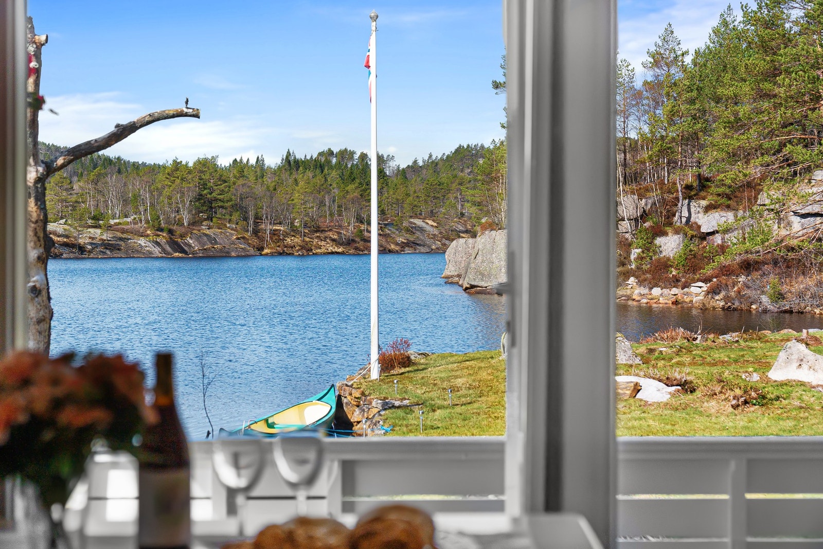 Utsikten fra stue vinduet Galleribilde