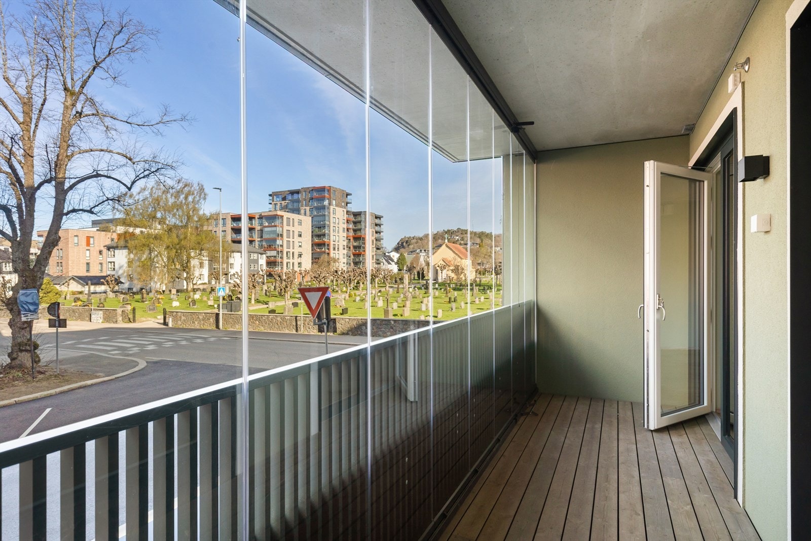 Innglasset terrasse på ca. 12 kvm. Galleribilde