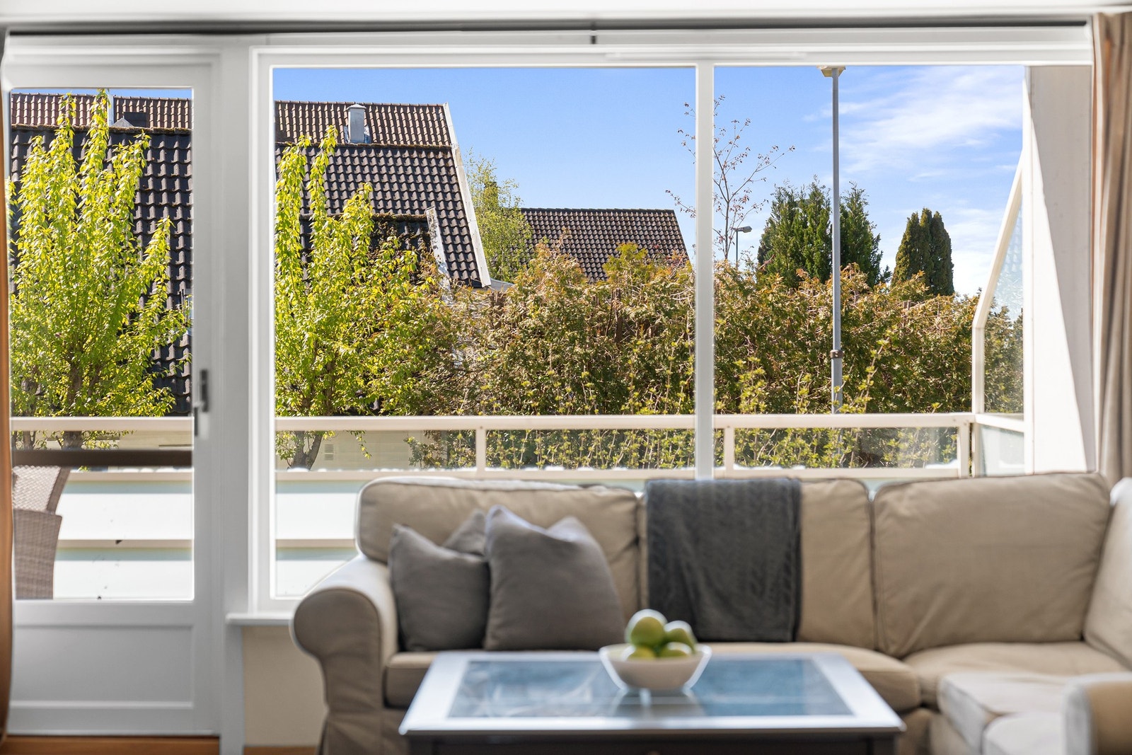 Direkte utgang til terrasse fra stuen. Galleribilde