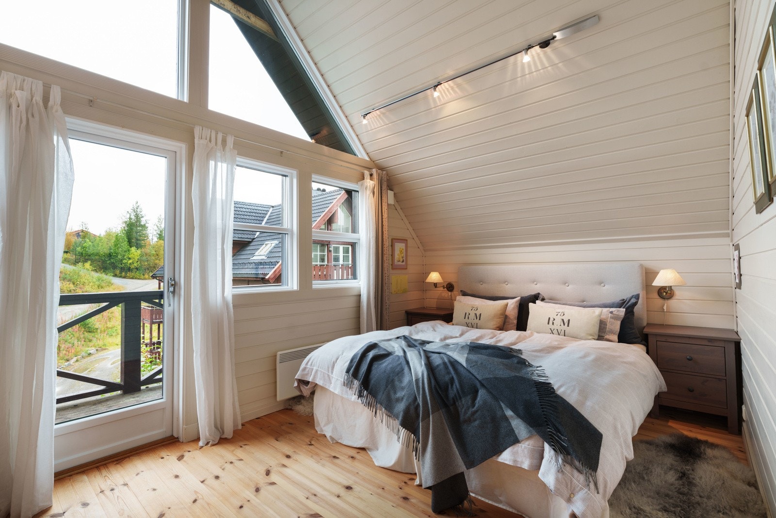 Toppleilighetens hovedsoverom Galleribilde