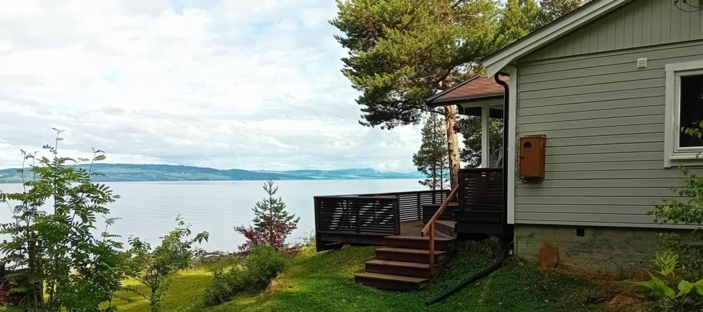 Fantastisk utsikt mot Mjøsa, Helgøya og Neslandet! Selgers bilde. Galleribilde