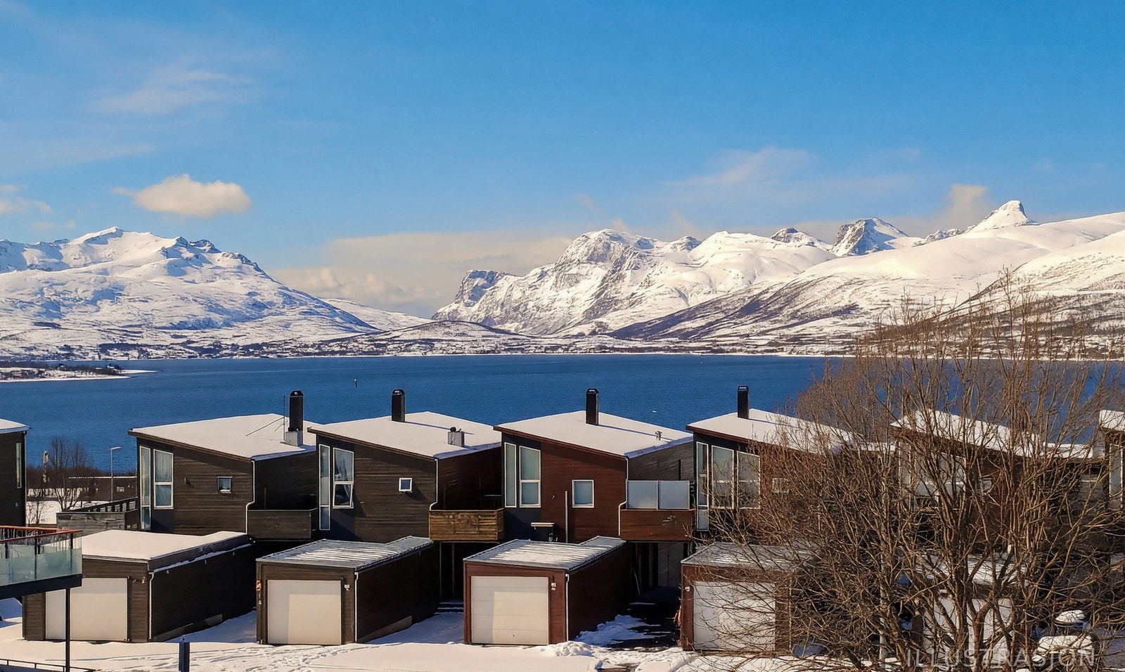 Fra leiligheten har du en vidstrakt utsikt mot hav og fjell på Kvaløya. Galleribilde