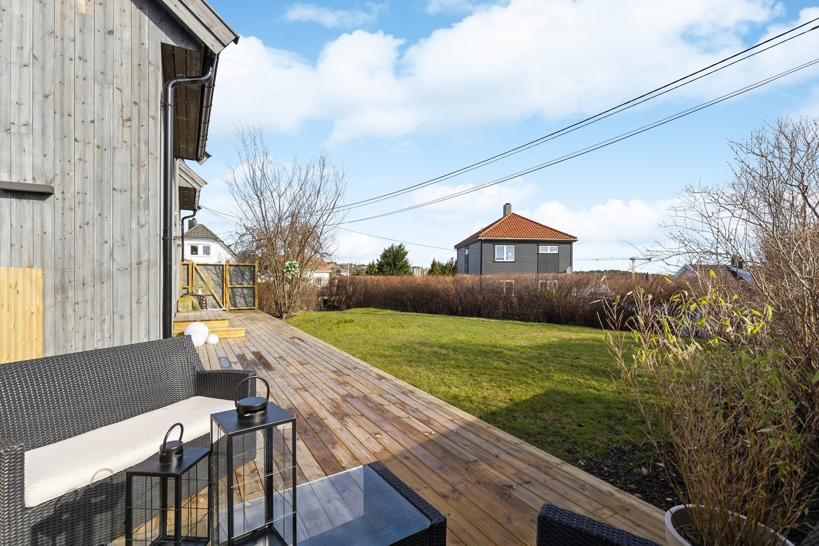 Pent opparbeidet uteområde som disponeres av hoveddel Galleribilde