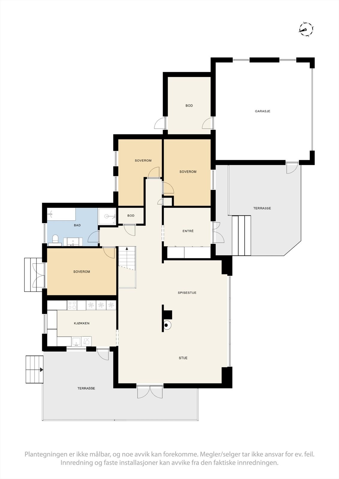 Boligens hovedetasje har en praktisk planløsning med tre soverom, bad/wc, kjøkken og stue samlet på ett plan. Galleribilde
