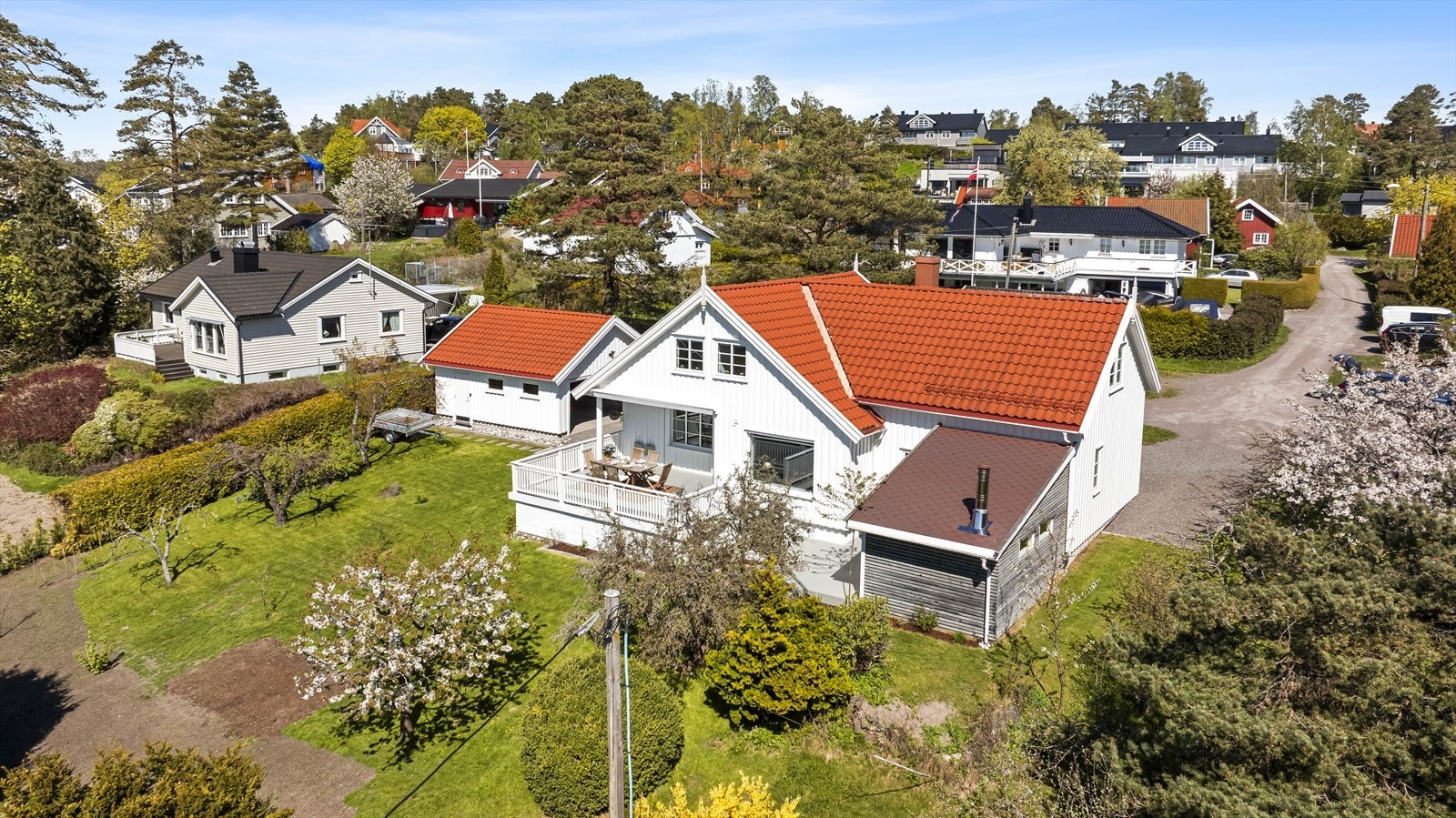 Her bor man i rolige og trygge omgivelser samtidig som man har kort vei til en rekke fritidsmuligheter for både små og store. Galleribilde
