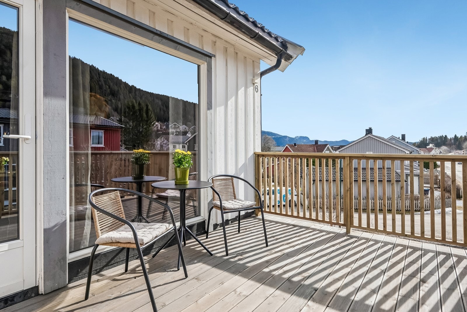 Terrassedekke (Royal-impregnert) og rekkverk er nytt i 2026. Galleribilde