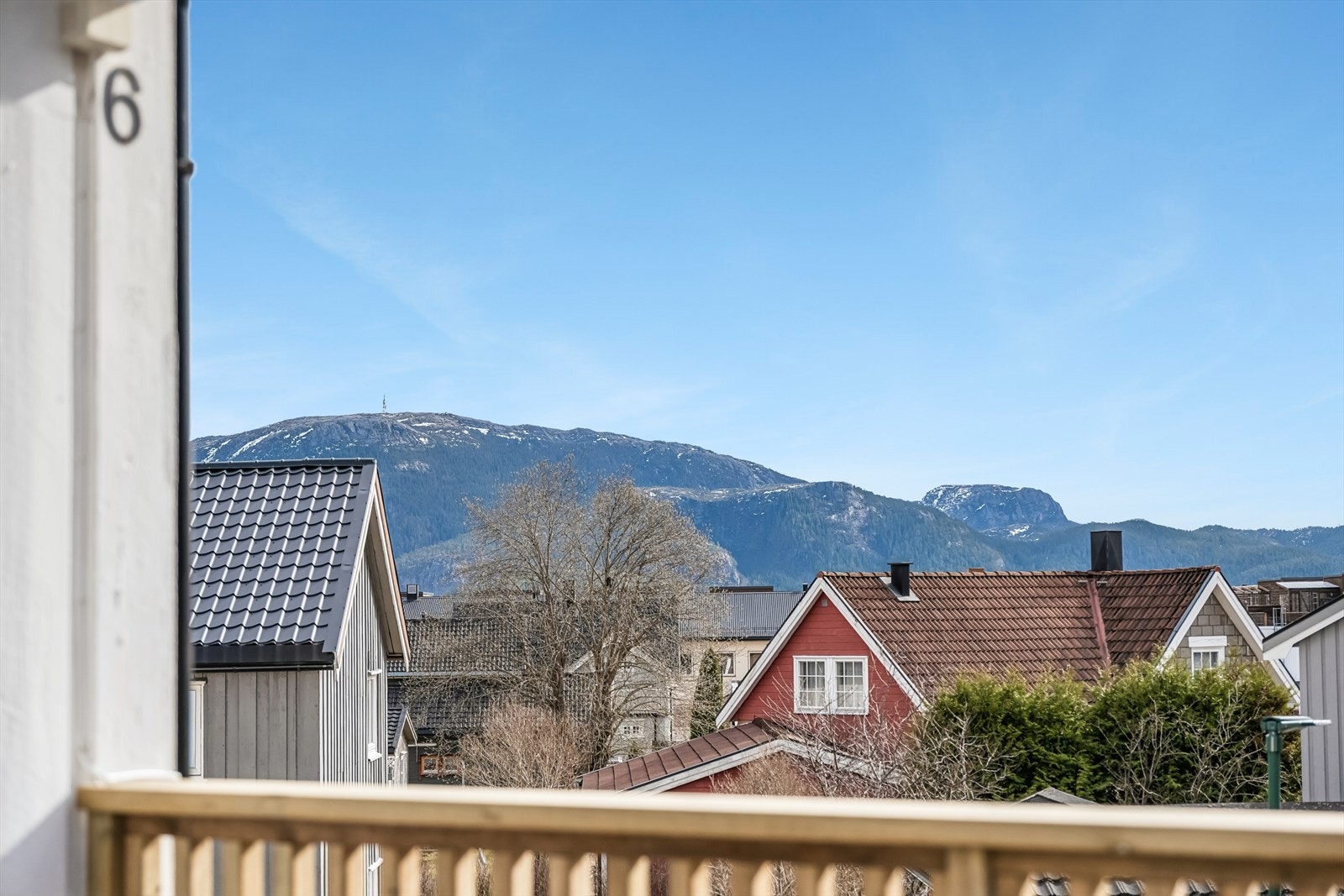 Utsikt mot sør og gode solforhold. Galleribilde