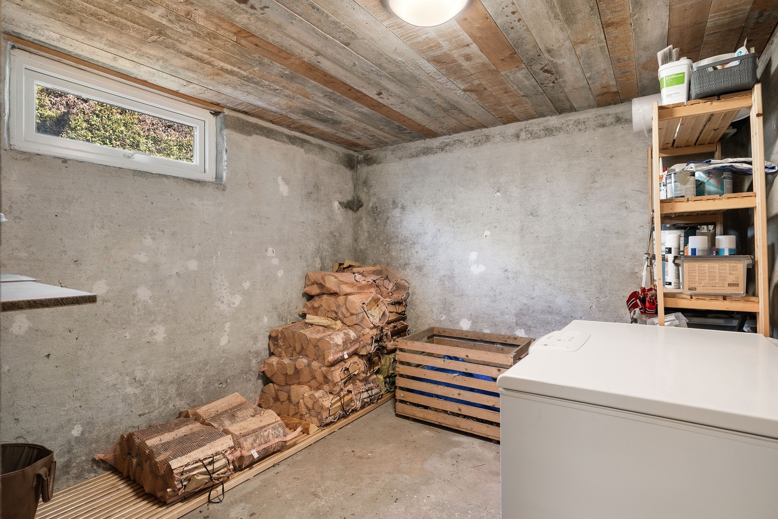 Oppbevaring i kjellerboder. Galleribilde