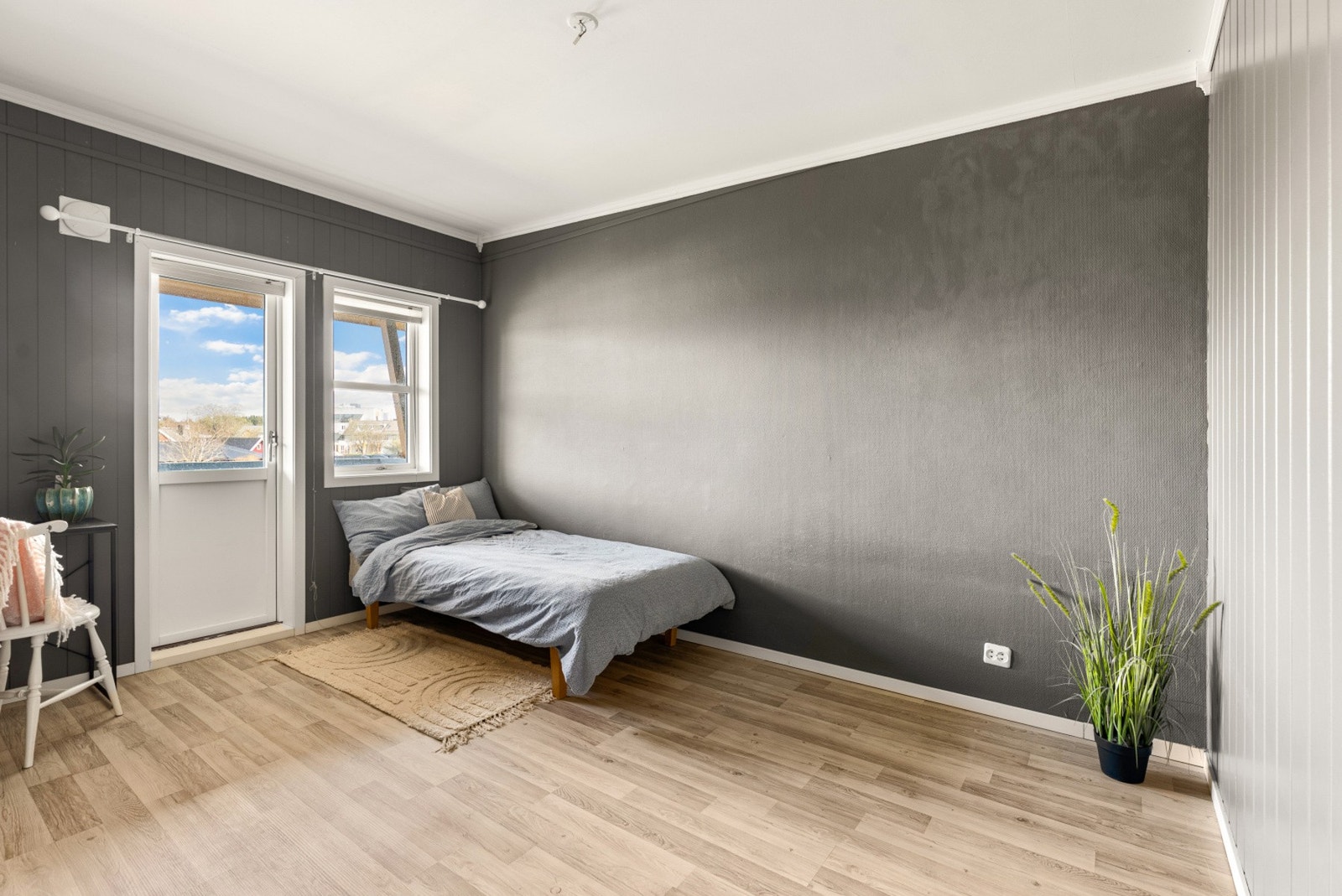 Hovedsoverom med egen utgang til en mindre balkong. Galleribilde