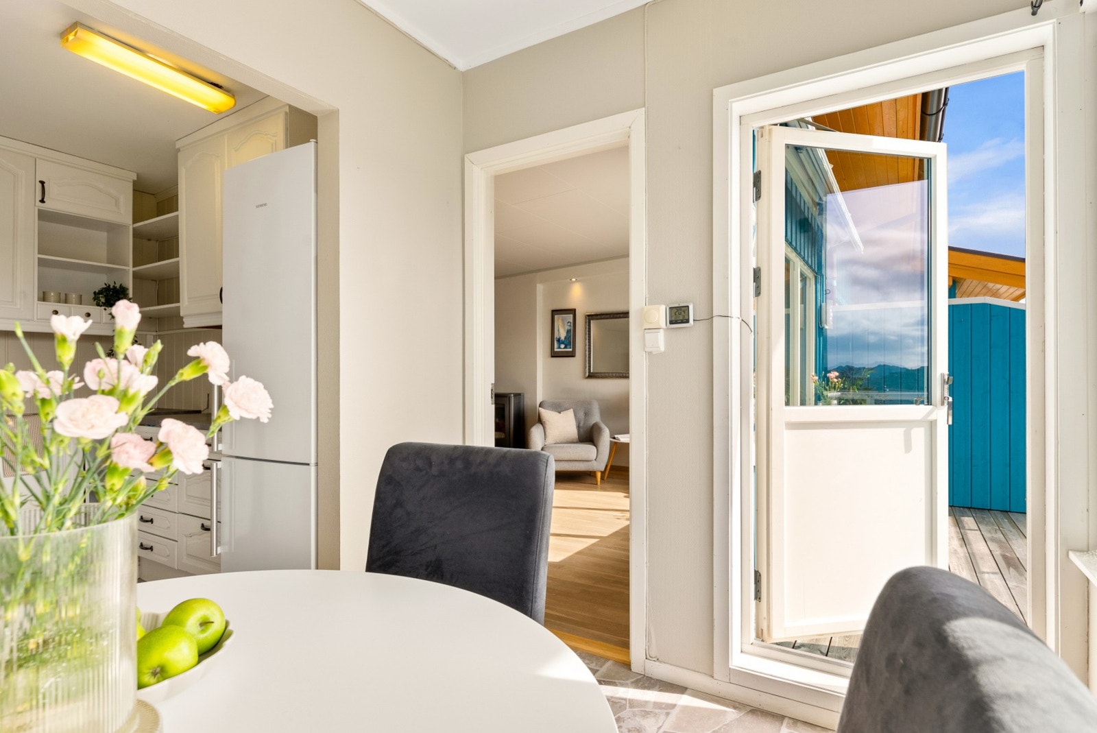 Direkte utgang til balkongen fra spisestuen. Galleribilde