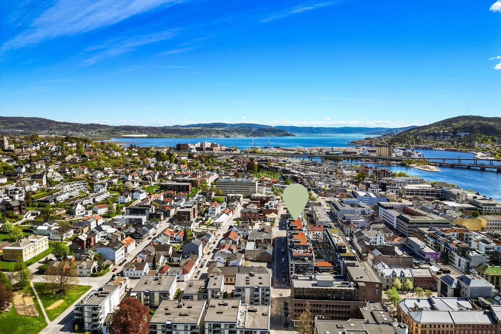 Her bor du midt i sentrum med gangavstand til Drammenselva og byens mange fasiliteter. Galleribilde