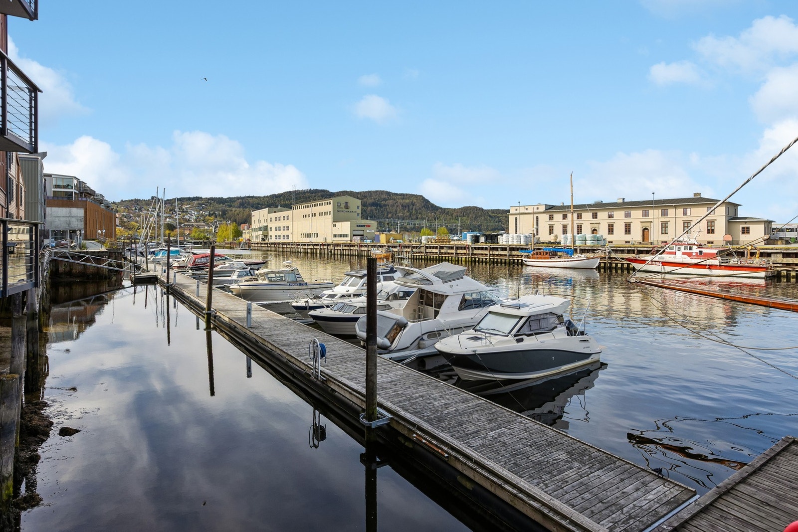 Det er mulighet å leie en båtplass gjennom Trondheim båtforening rett nedenfor sameiet. Galleribilde