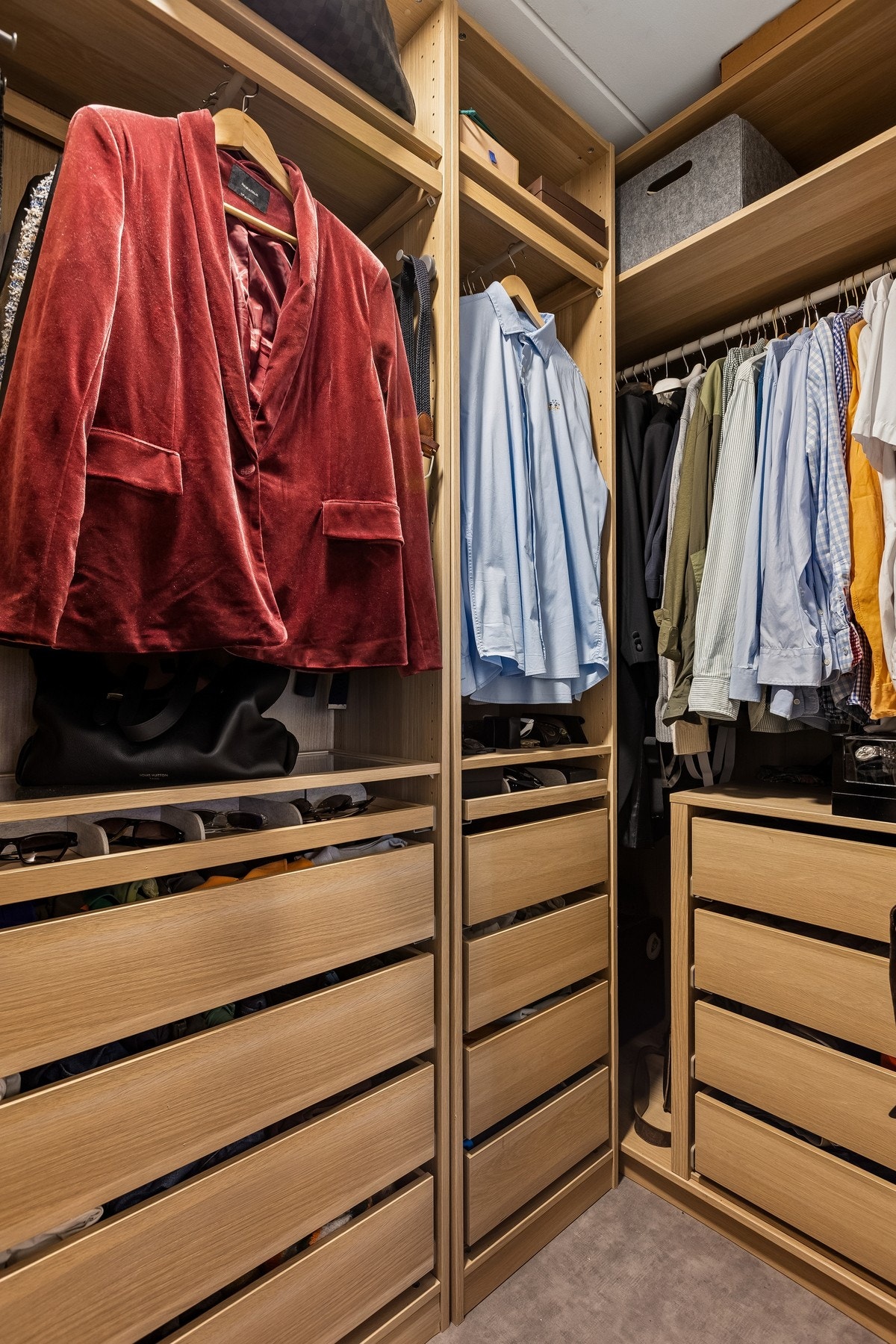 Praktisk løsning med walk-in-closet. Galleribilde
