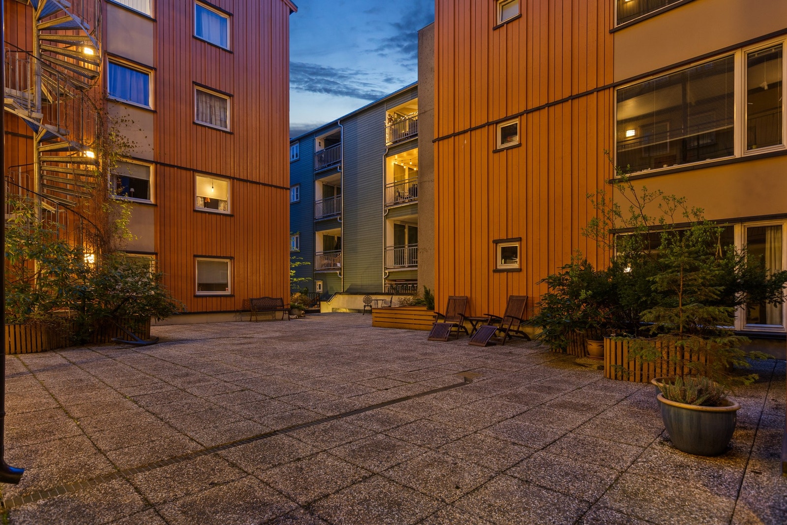 Bakgård. Galleribilde