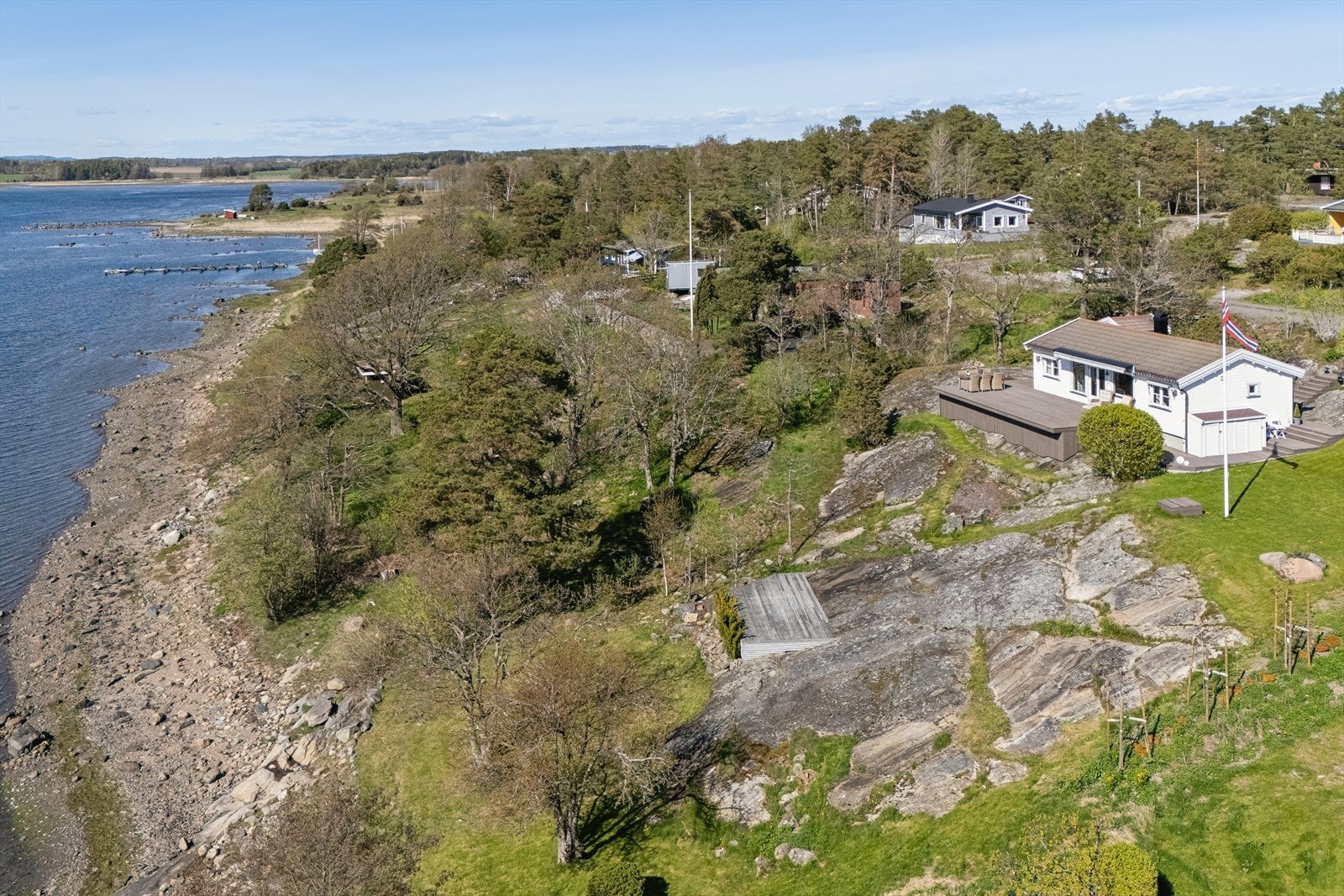 Båtplass kun et par minutters gåtur unna hytta medfølger. Galleribilde