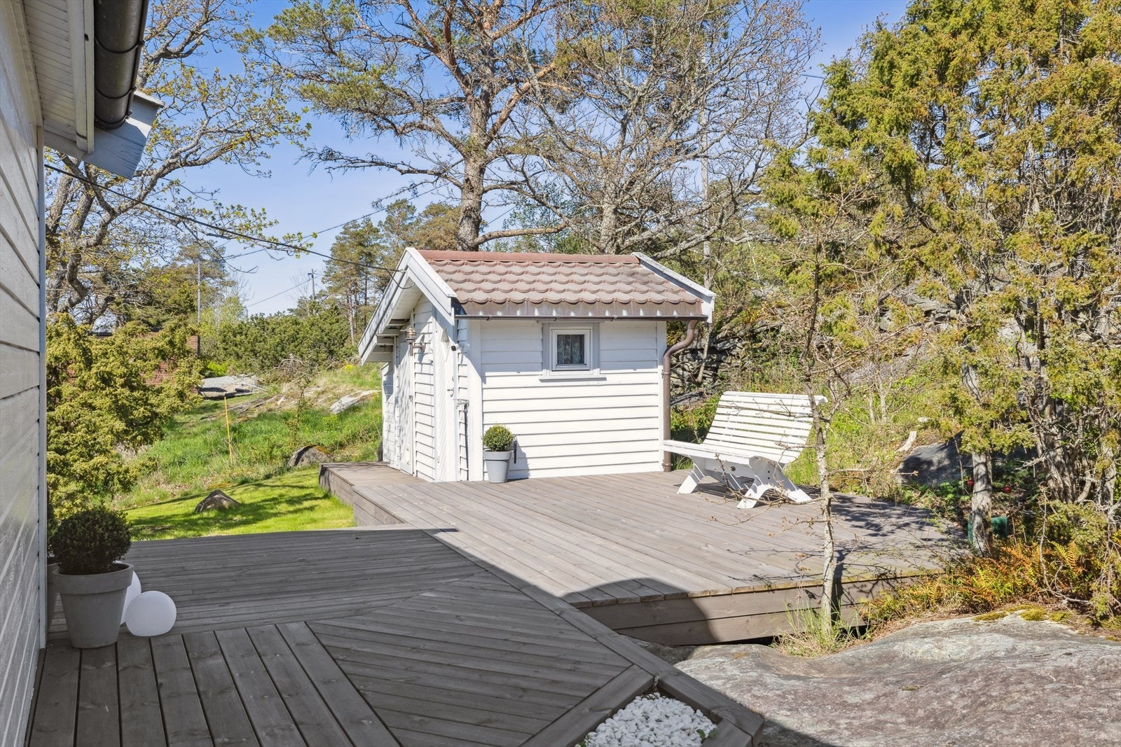 Eget anneks med god plass til diverse oppbevaring. Galleribilde