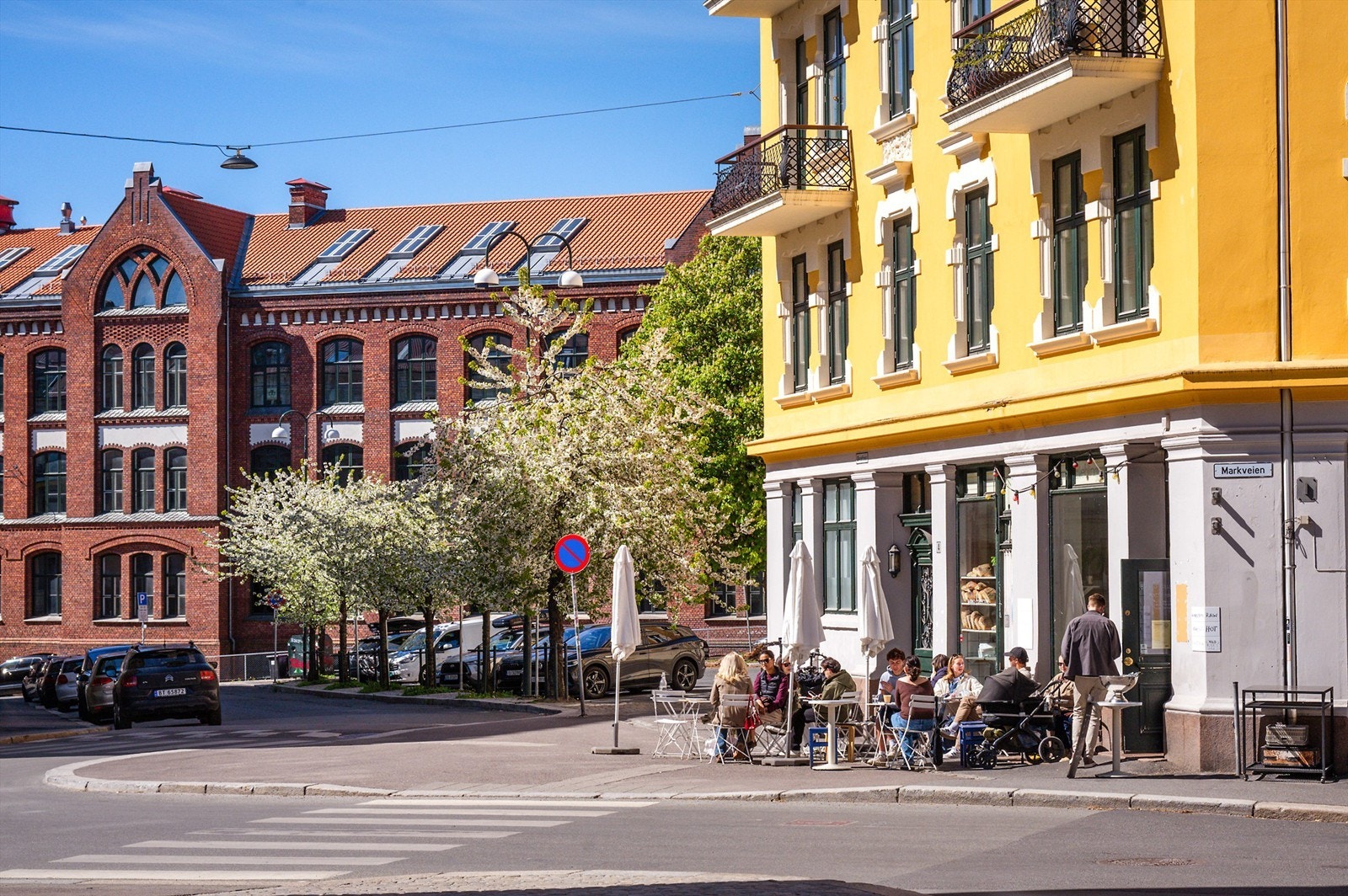 Like ved finner du Babbo Øverfoss. Bakeri og kafé på dagtid, livlig trattoria på kvelden. Nyt fersk bakst, god kaffe og italienske retter i hyggelige omgivelser. Galleribilde