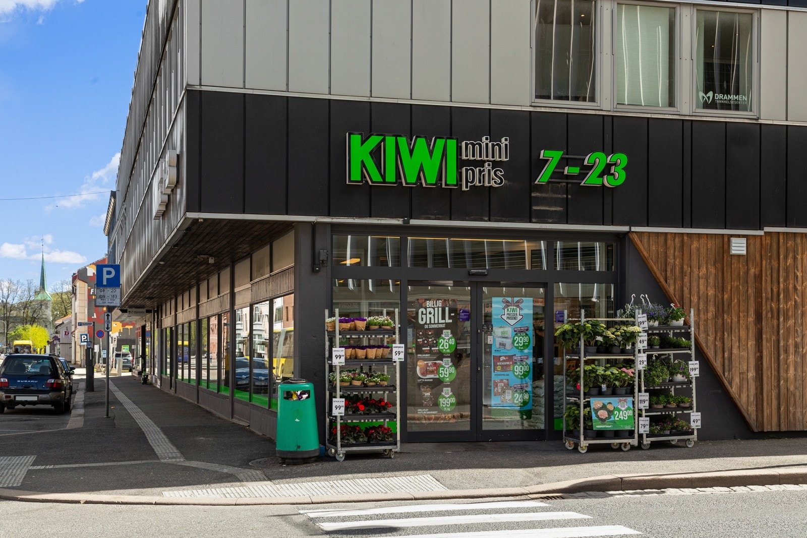 Dagligvarehandelen kan gjøres på bl.a. Joker, Extra og Kiwi - alle i umiddelbar nærhet Galleribilde