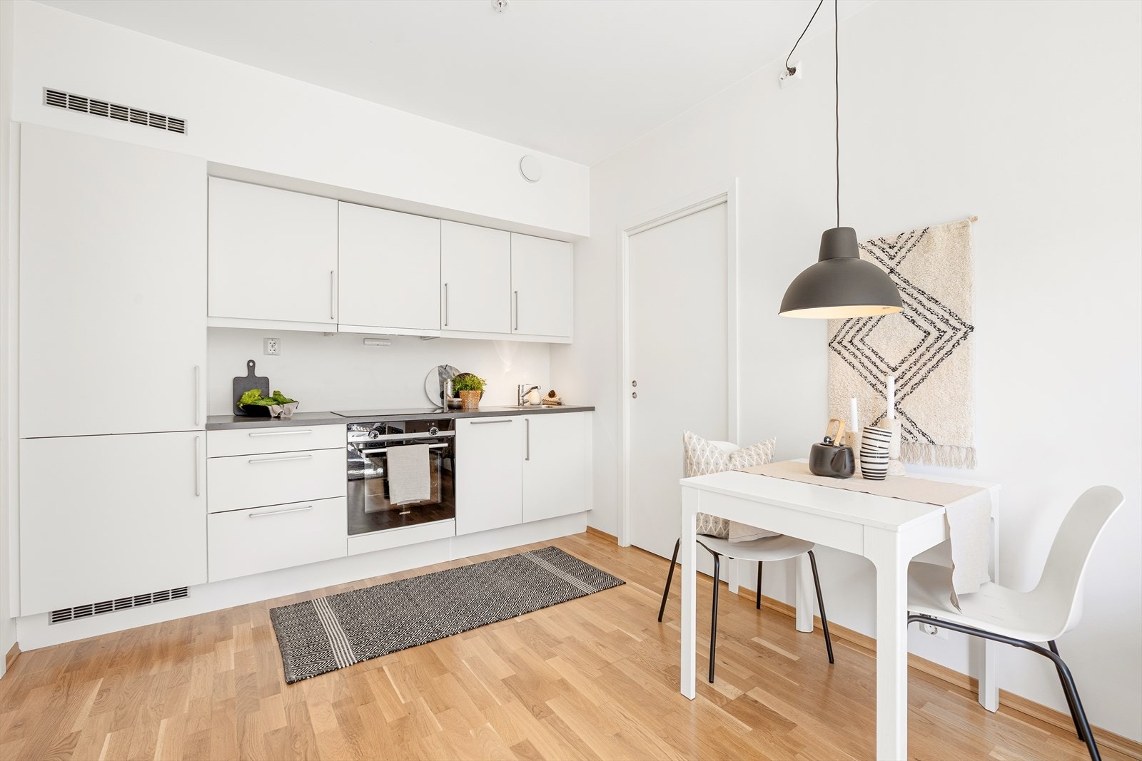Leiligheten har balansert ventilasjon. Dette sørger for et friskt og godt inneklima hele året rundt. Galleribilde